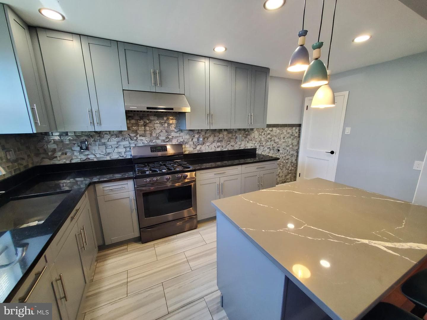 676 Mayfair Street photo 19