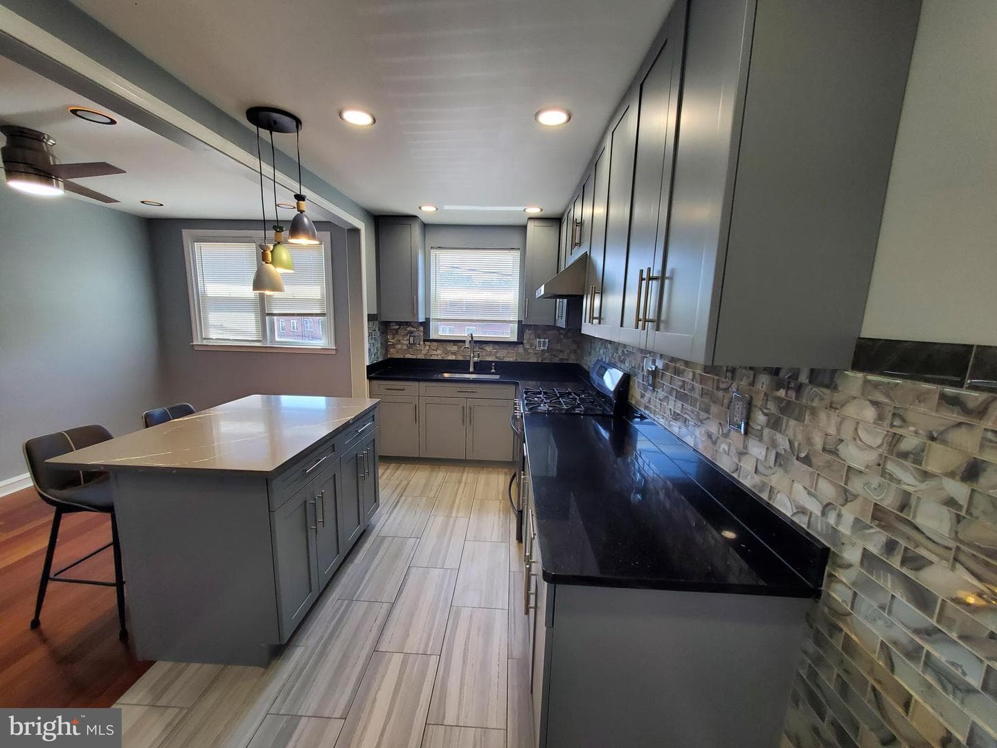 676 Mayfair Street photo 21