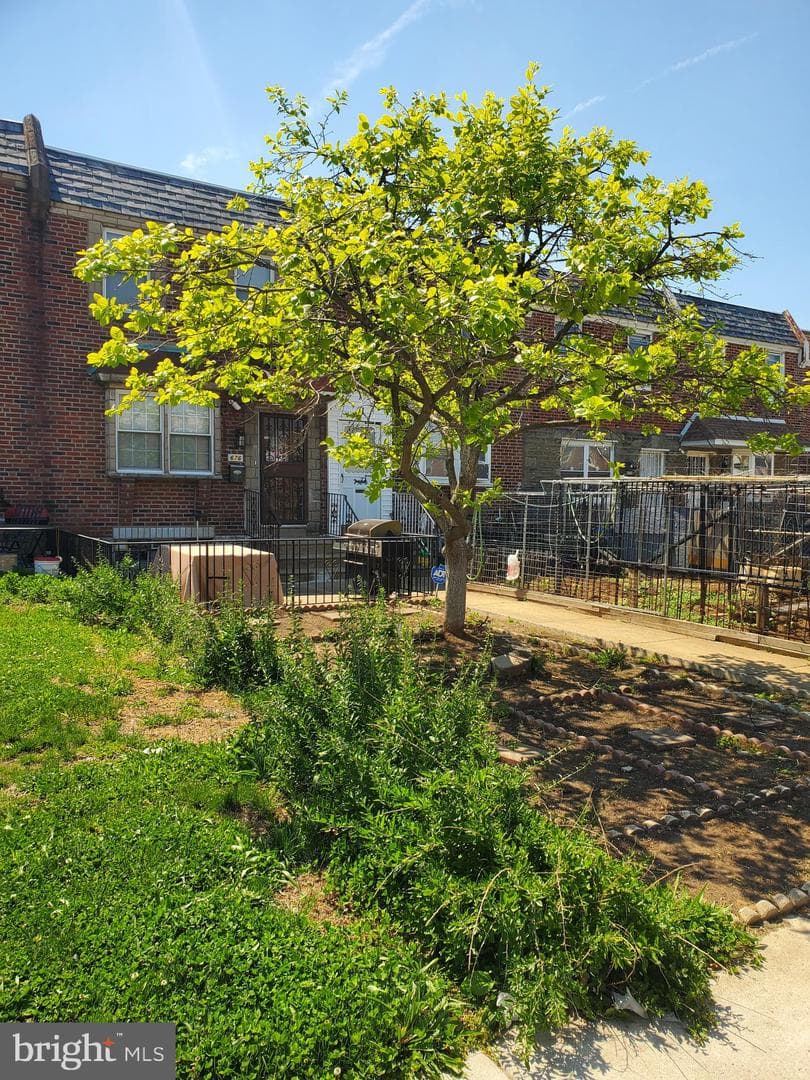 676 Mayfair Street photo 3