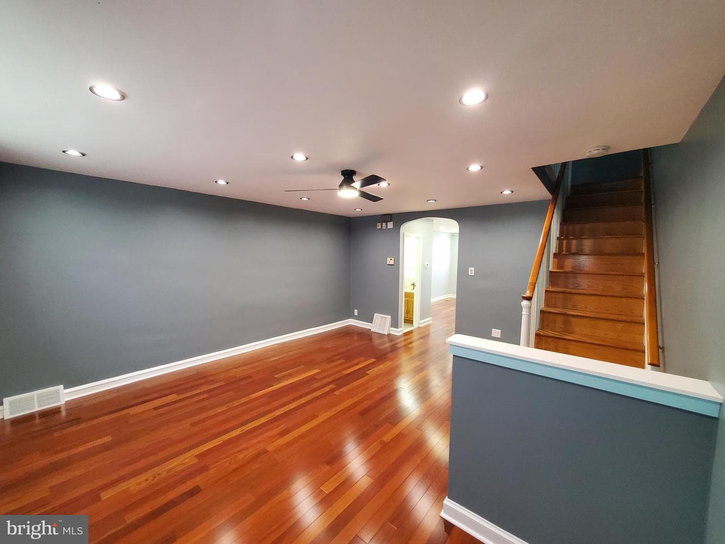 676 Mayfair Street photo 9