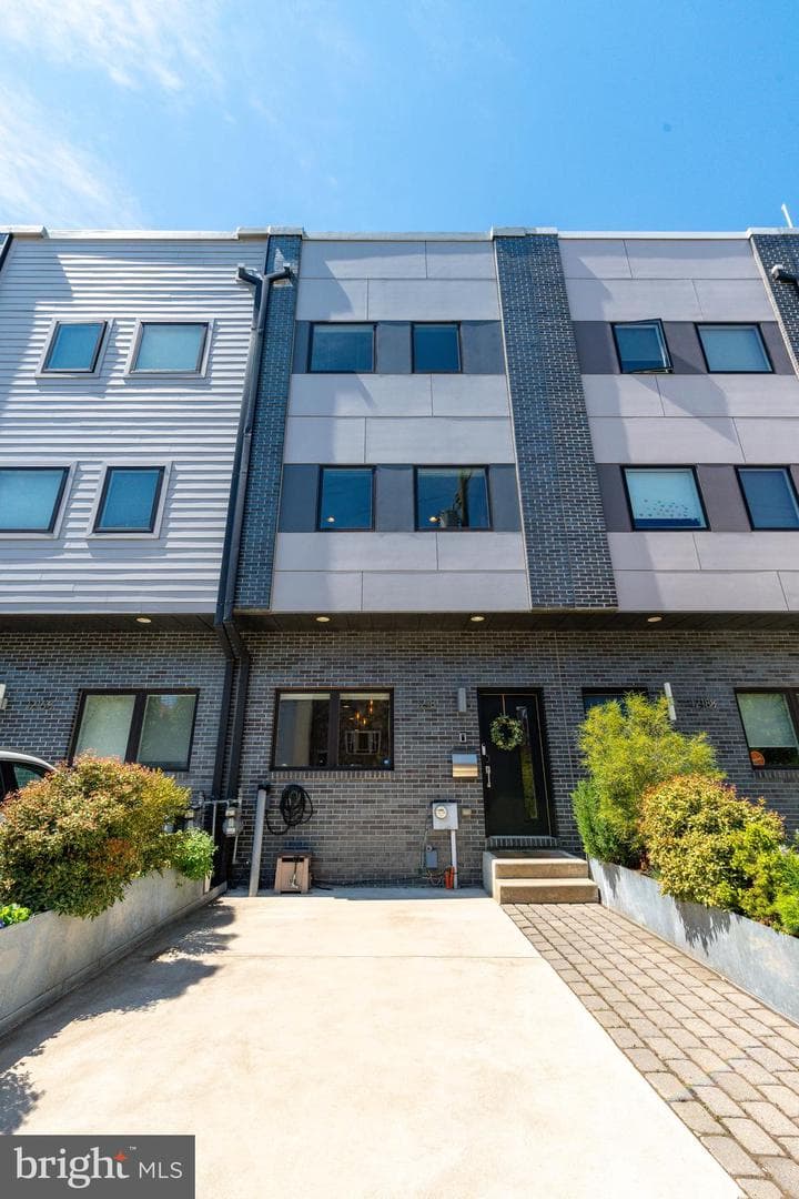 1218 Crease Street photo 46