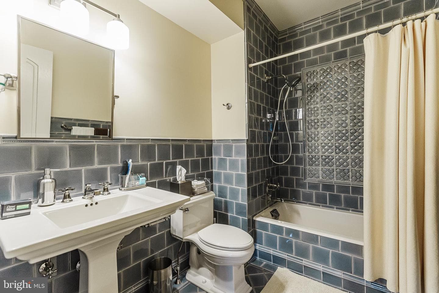 119 Catharine Street photo 24