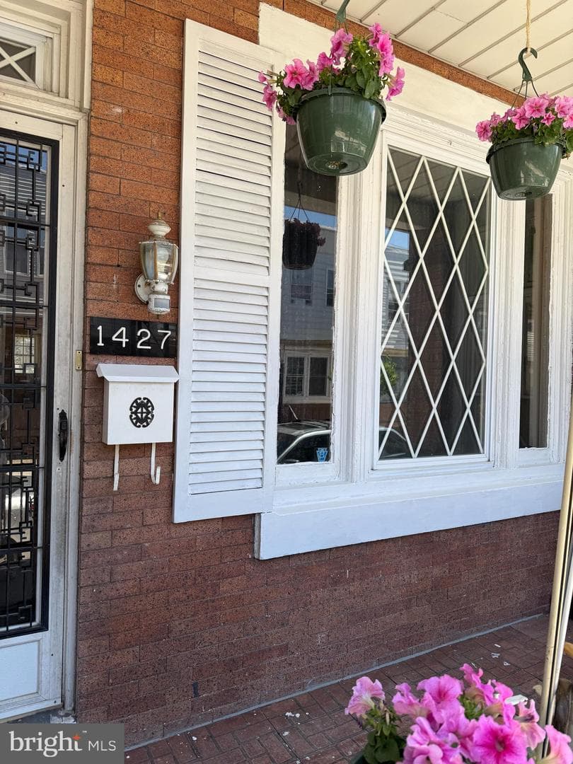 1427 S Etting Street photo 1