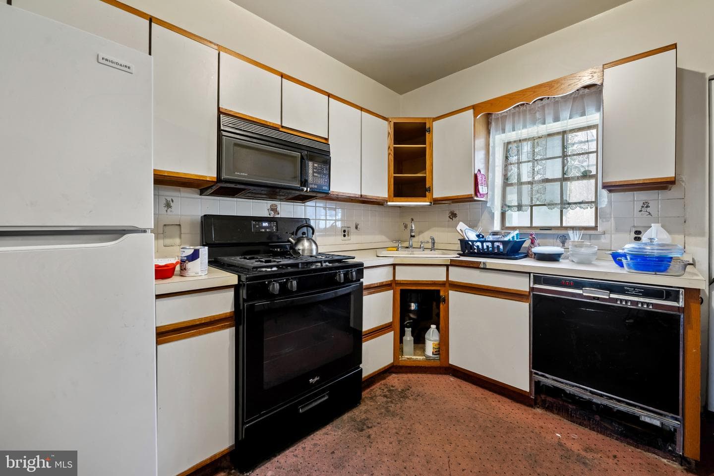 1427 S Etting Street photo 17