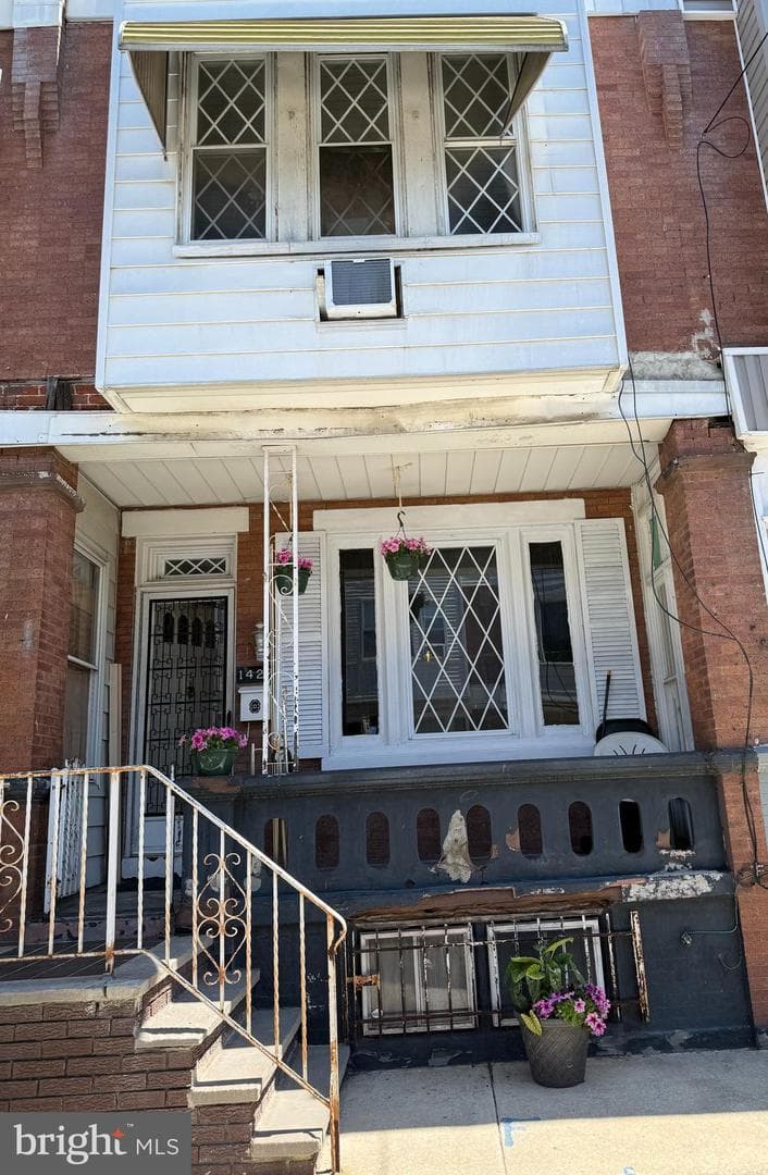 1427 S Etting Street photo 2