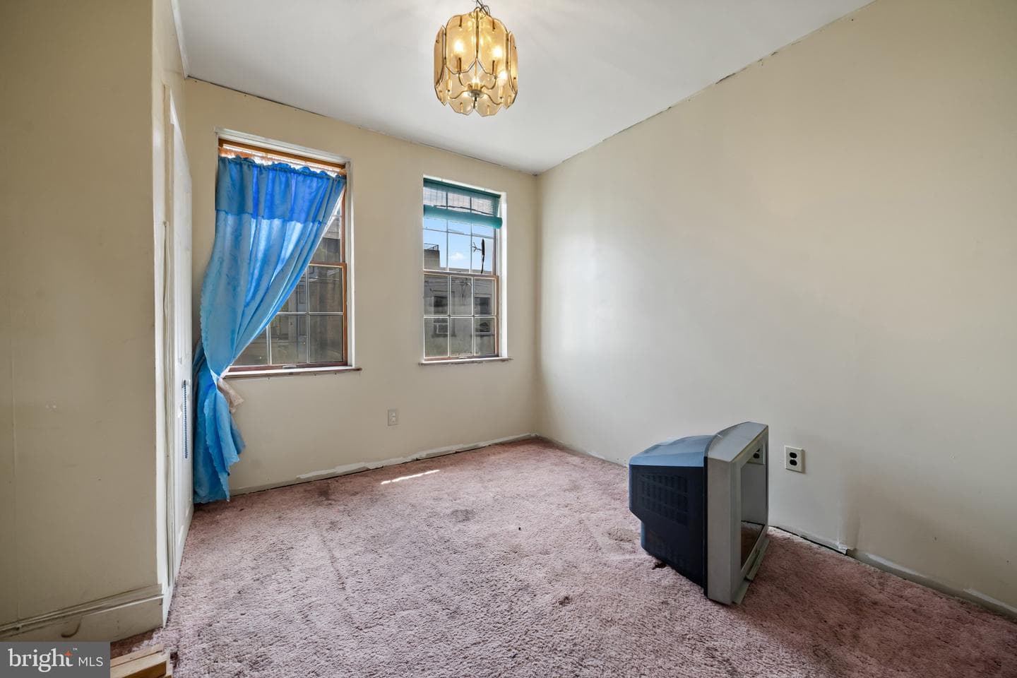 1427 S Etting Street photo 8