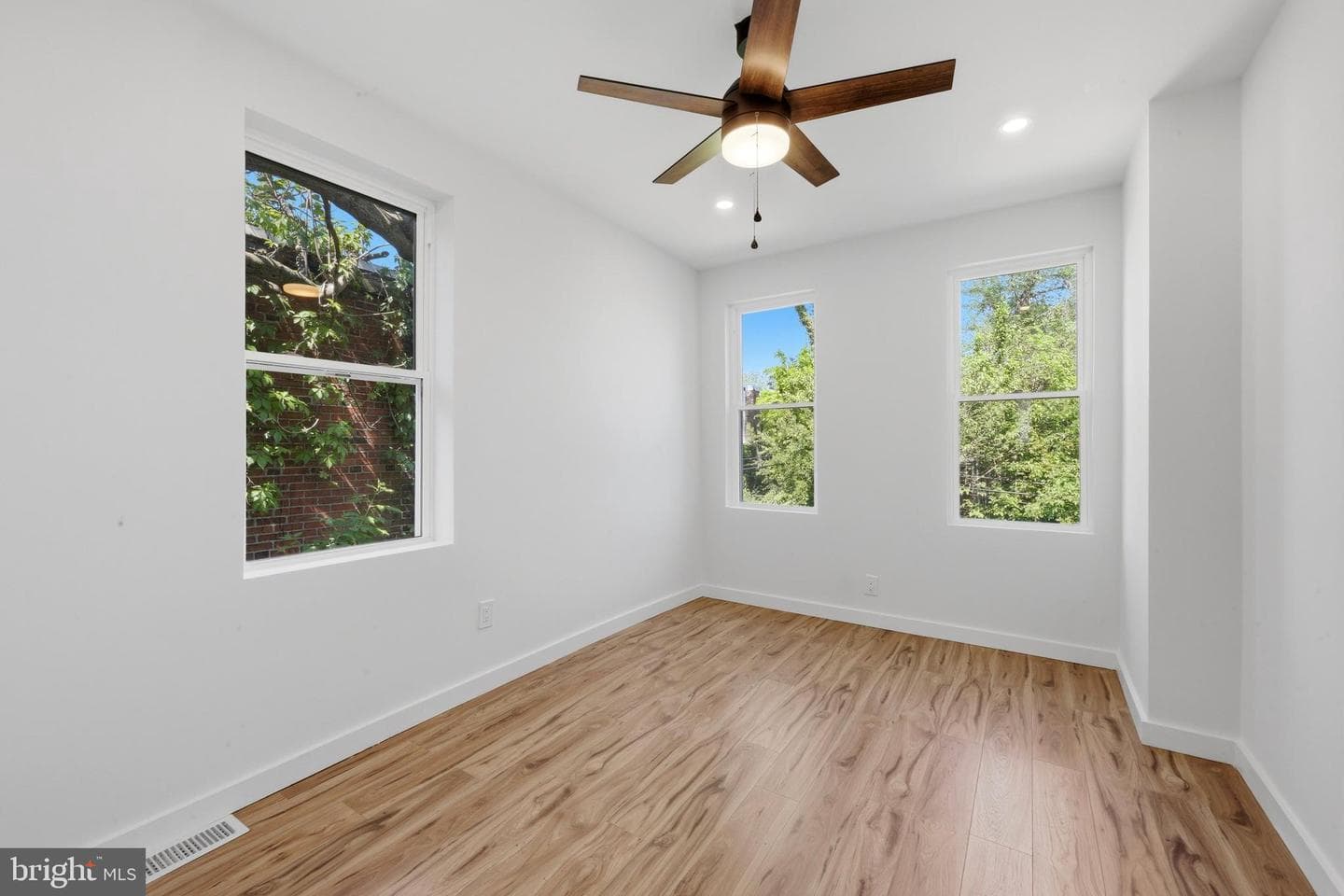 5011 Beaumont Avenue photo 11