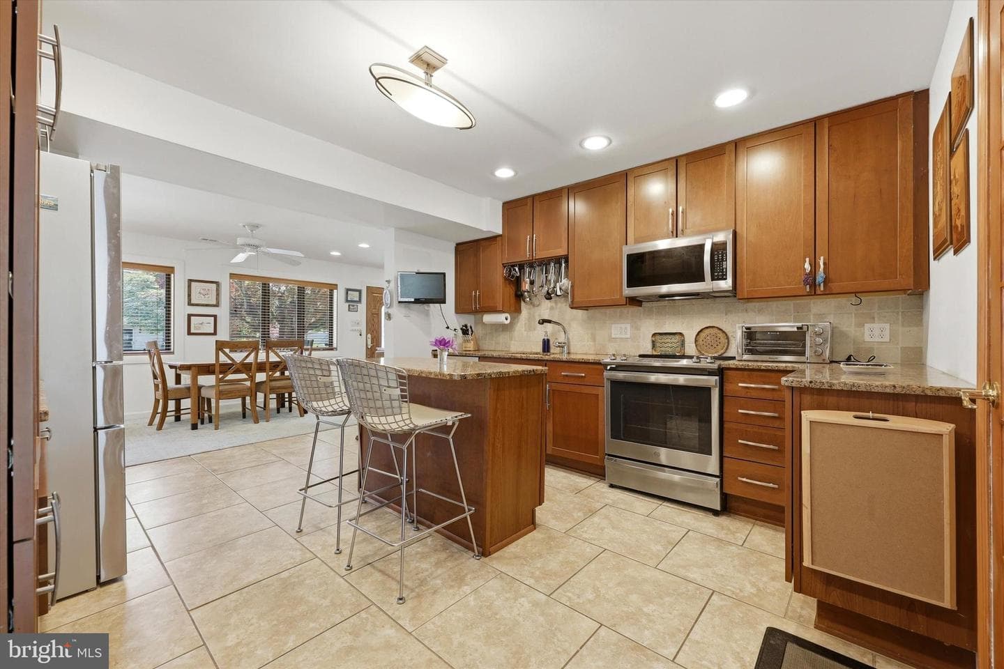 6944 Pawling Street photo 9