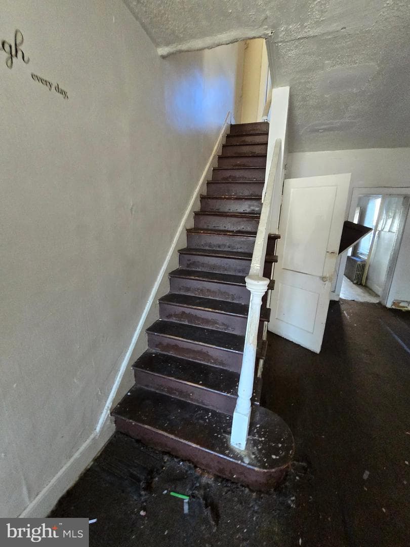 1837 W Juniata Street photo 6