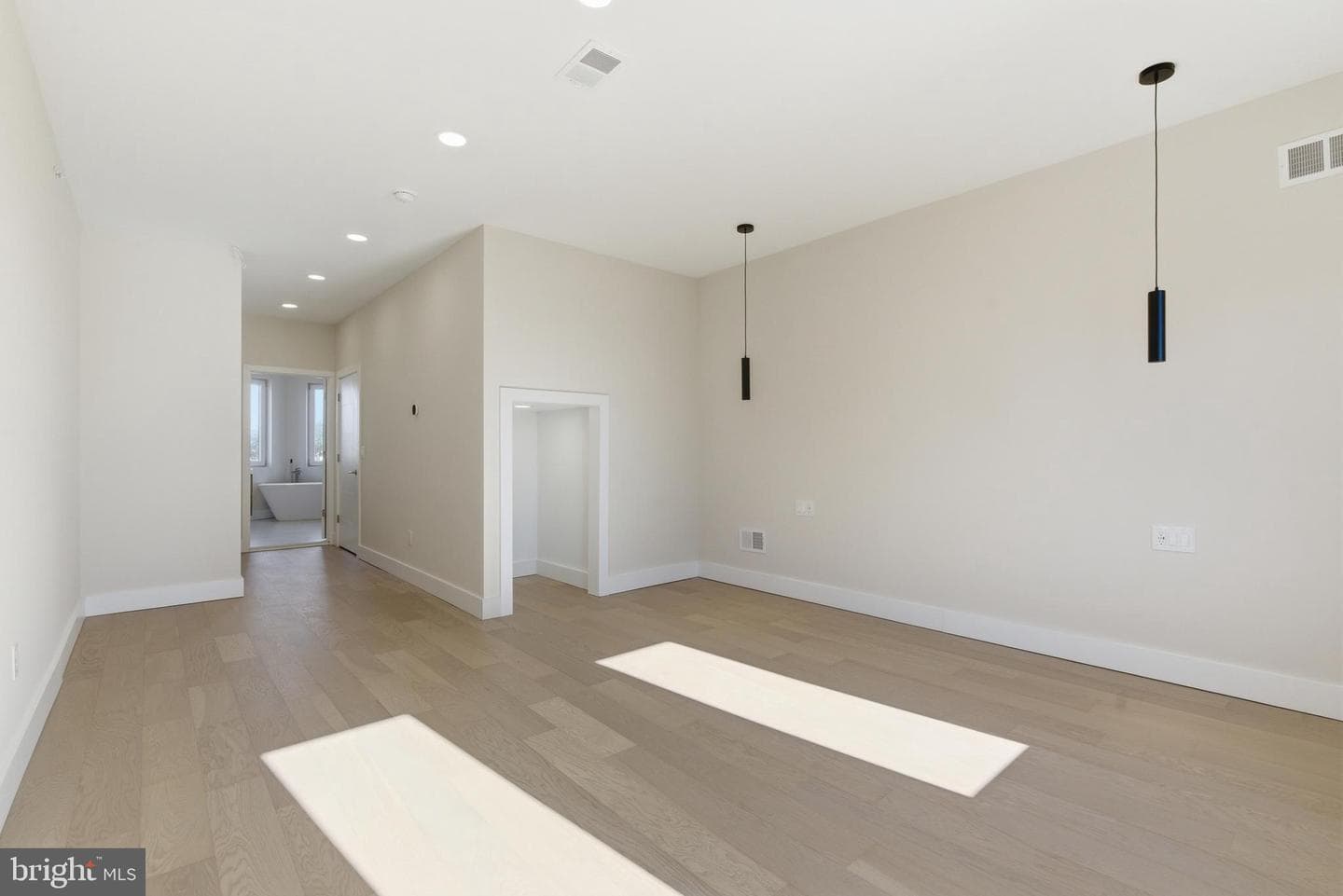 2440 E Harold Street photo 22