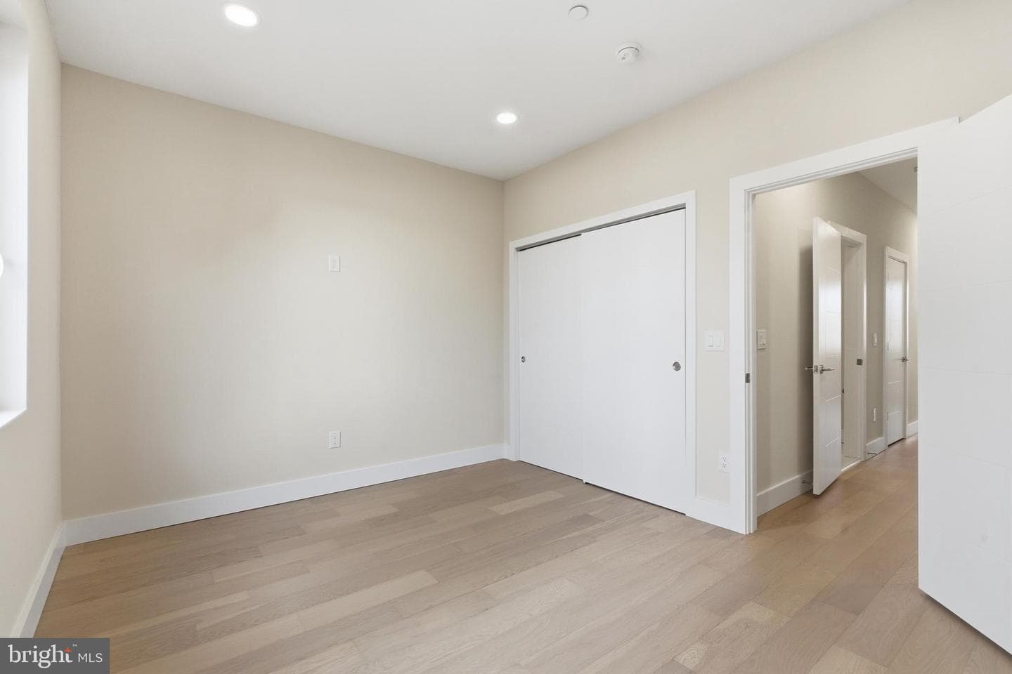 2440 E Harold Street photo 32