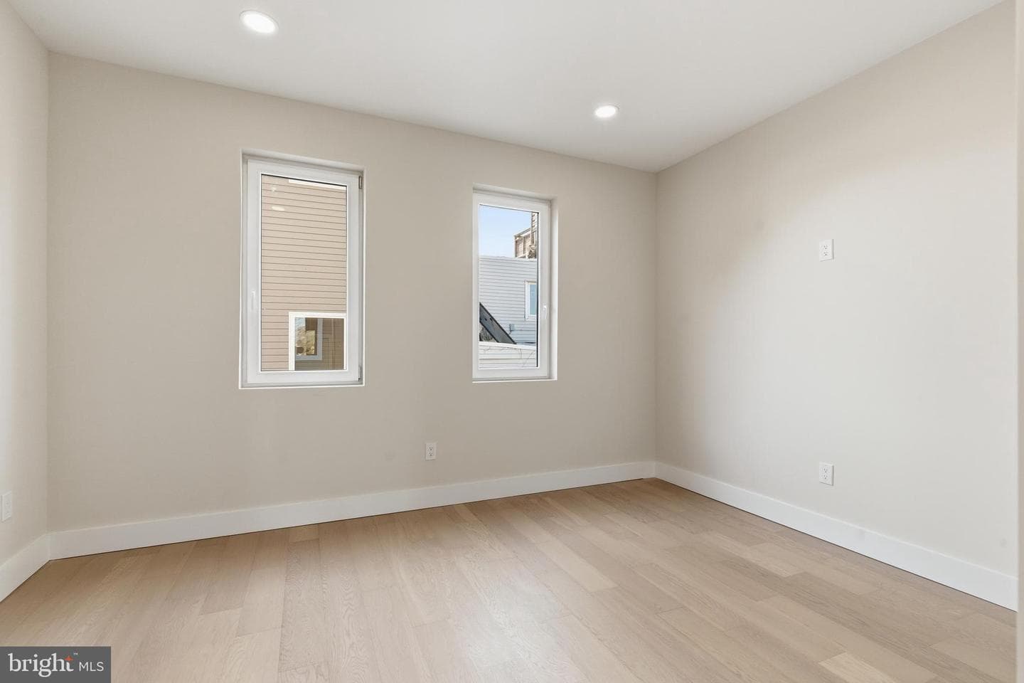 2440 E Harold Street photo 33