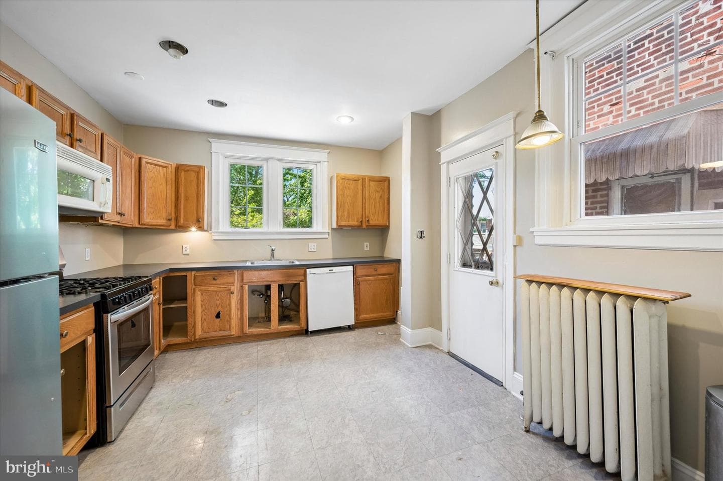 219 W Sedgwick Street photo 7