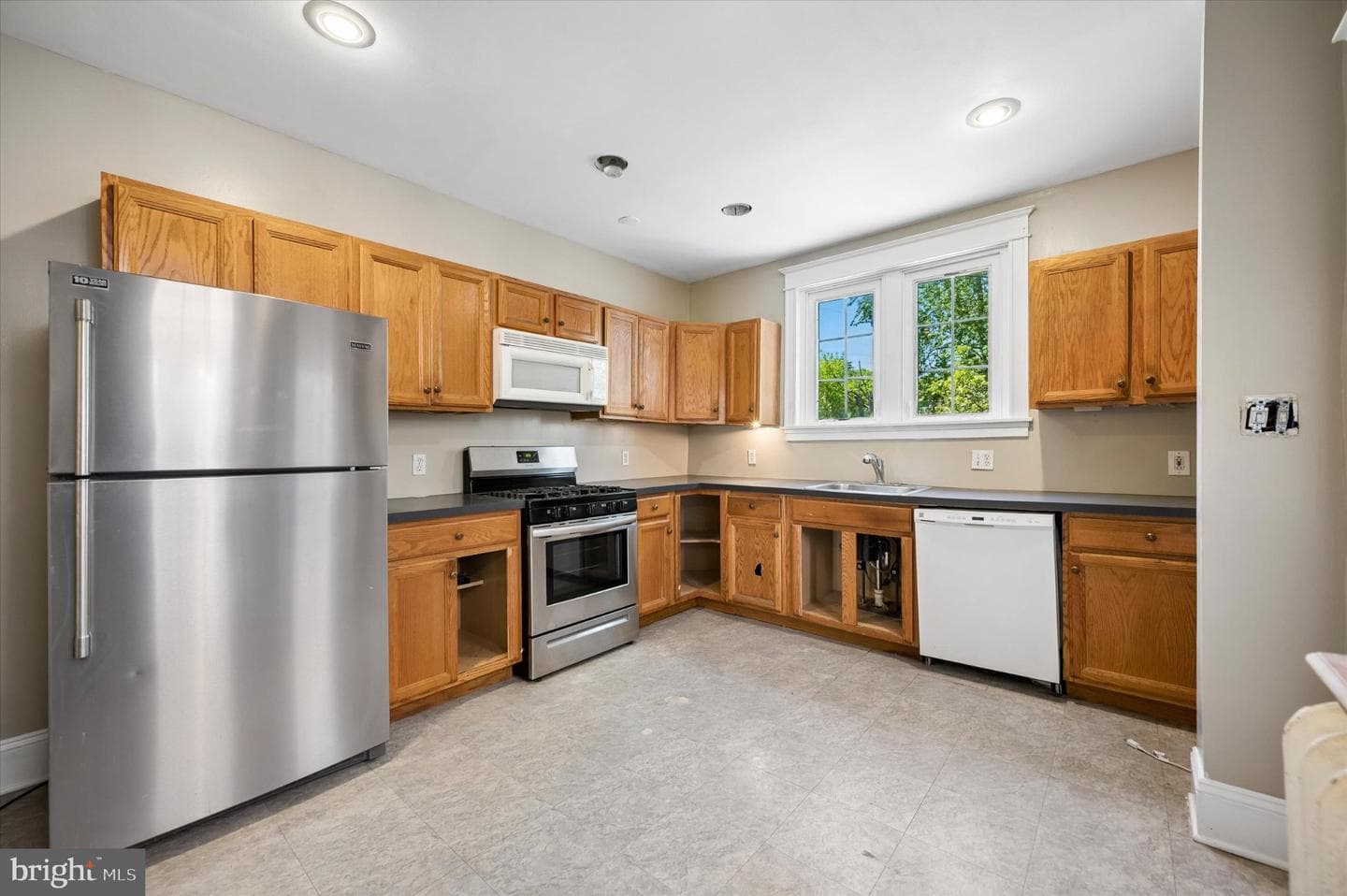 219 W Sedgwick Street photo 8