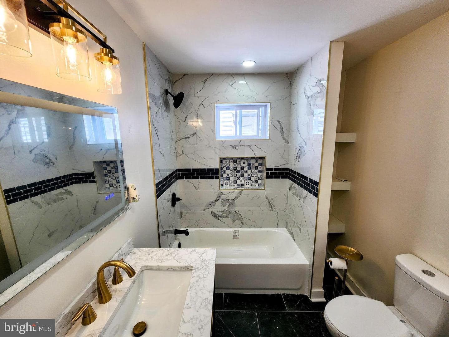 348 N Gross Street photo 31