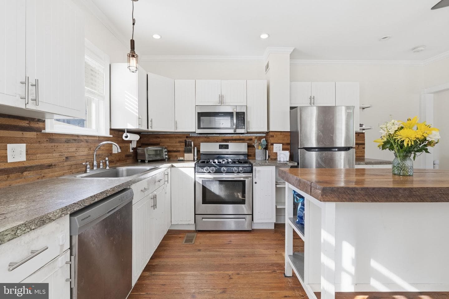8128 Hennig Street photo 15