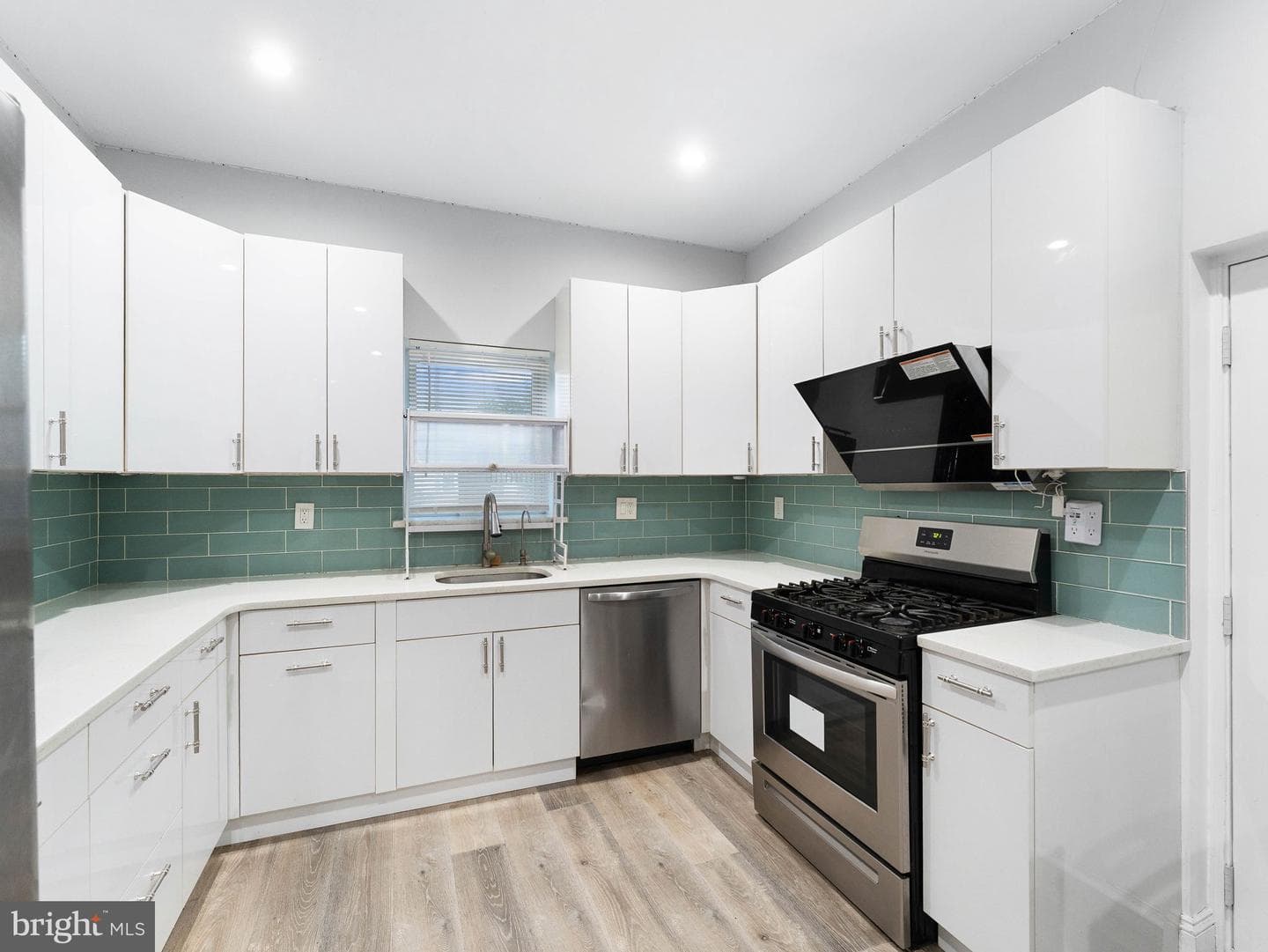 1711 Belfield Ave photo 12