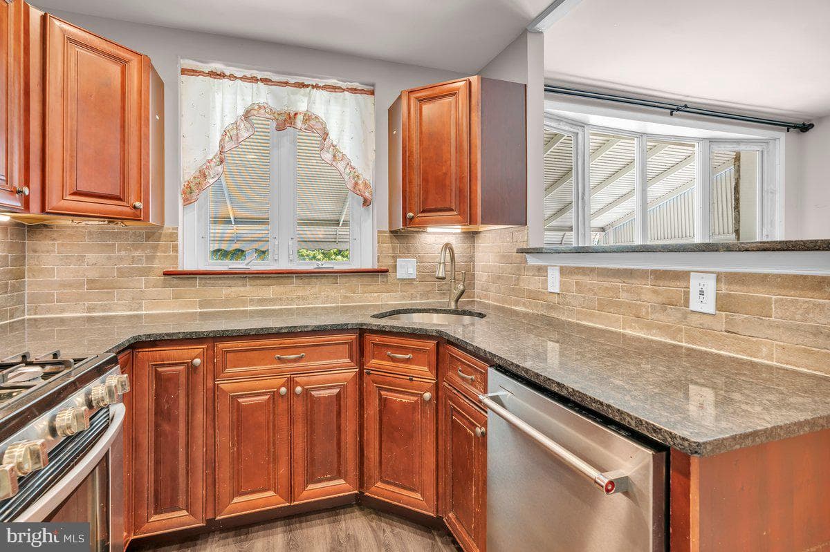 8104 Lexington Avenue photo 19