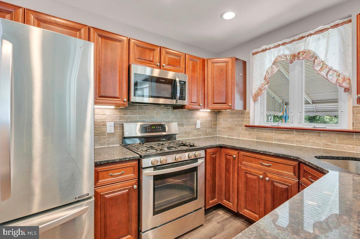8104 Lexington Avenue photo 20