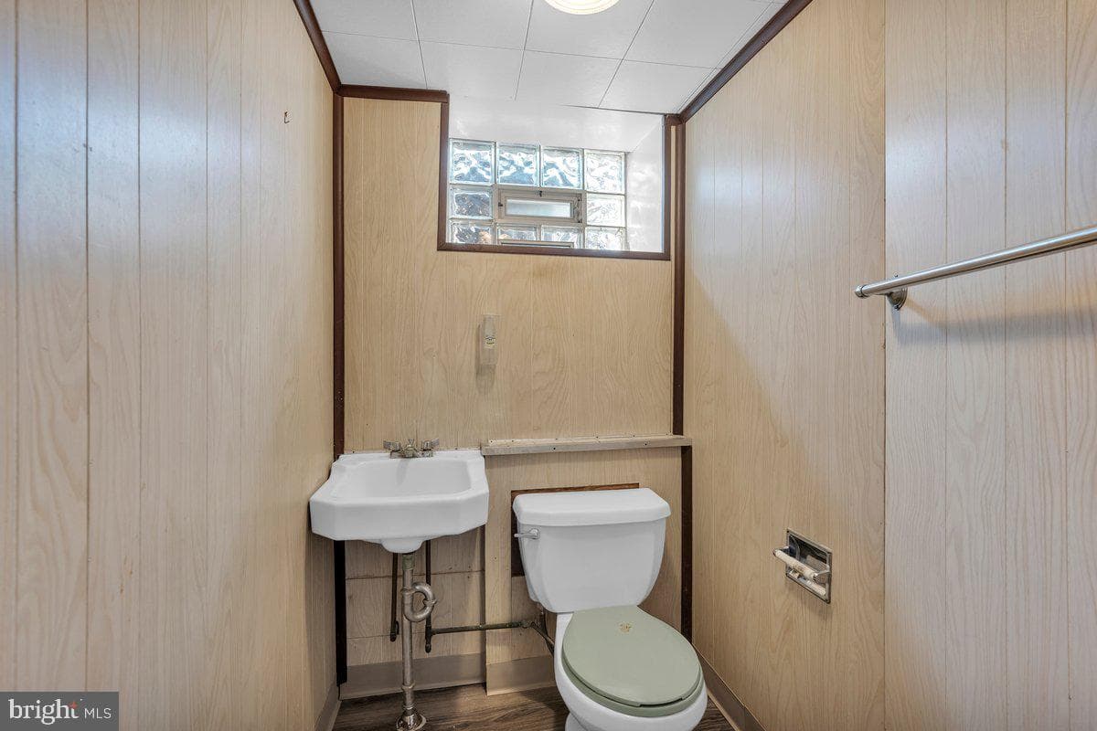 8104 Lexington Avenue photo 32