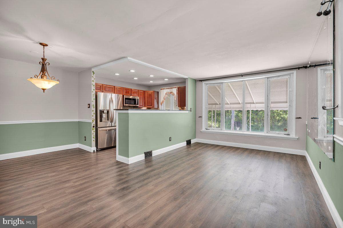 8104 Lexington Avenue photo 9