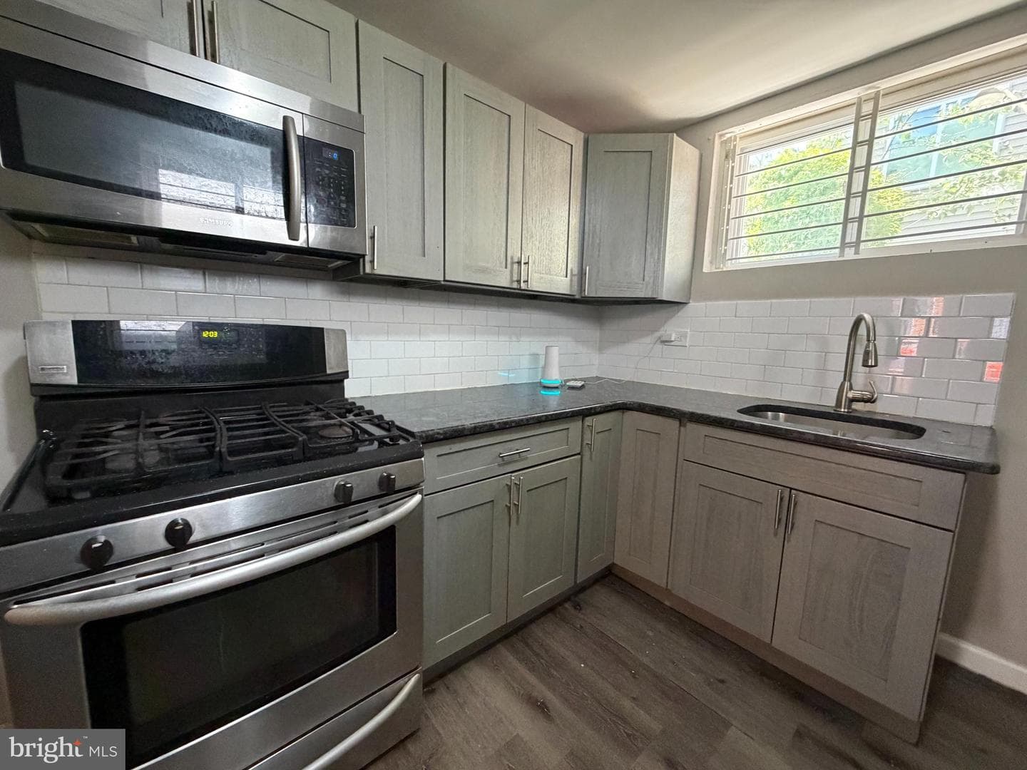 2118 E Birch Street photo 8