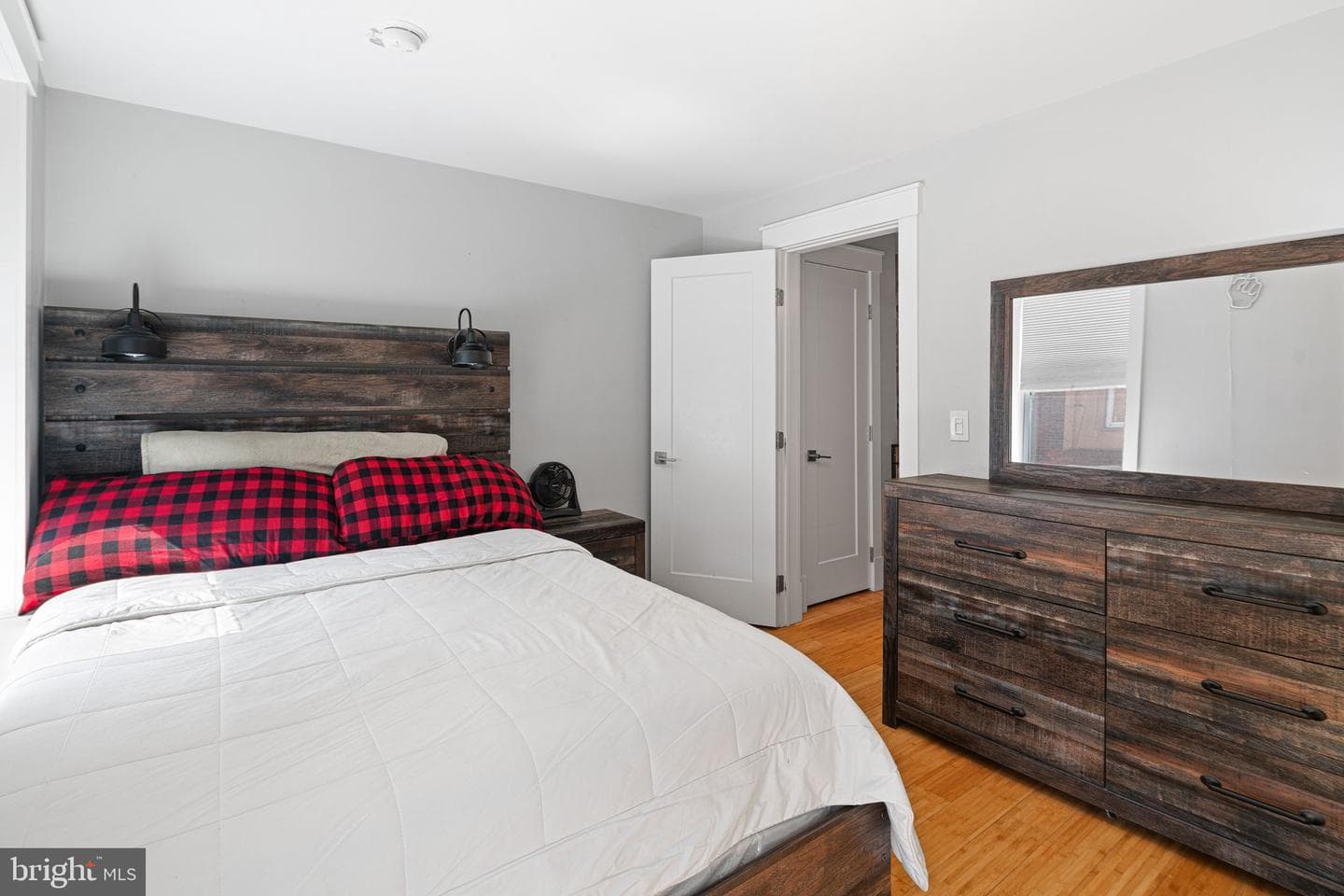1540 S Lecount photo 9
