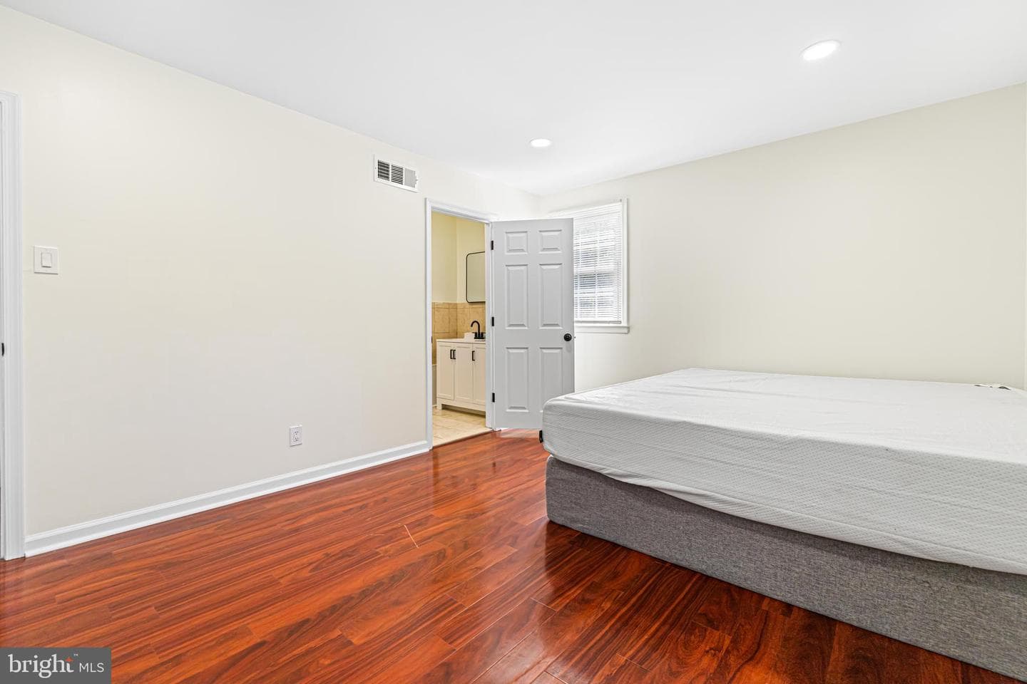 468 Woodhaven Plaza photo 18
