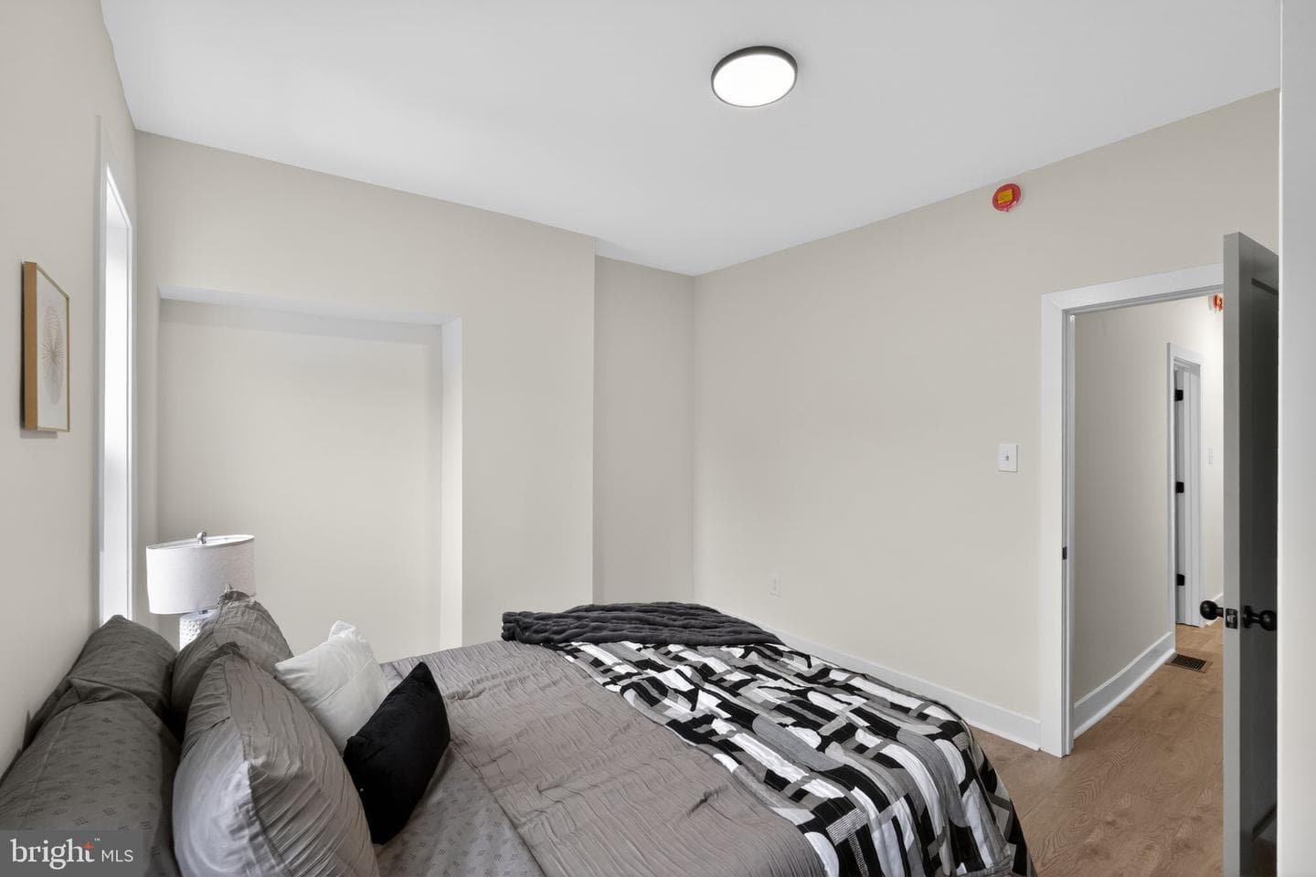 1331 S May Street photo 16