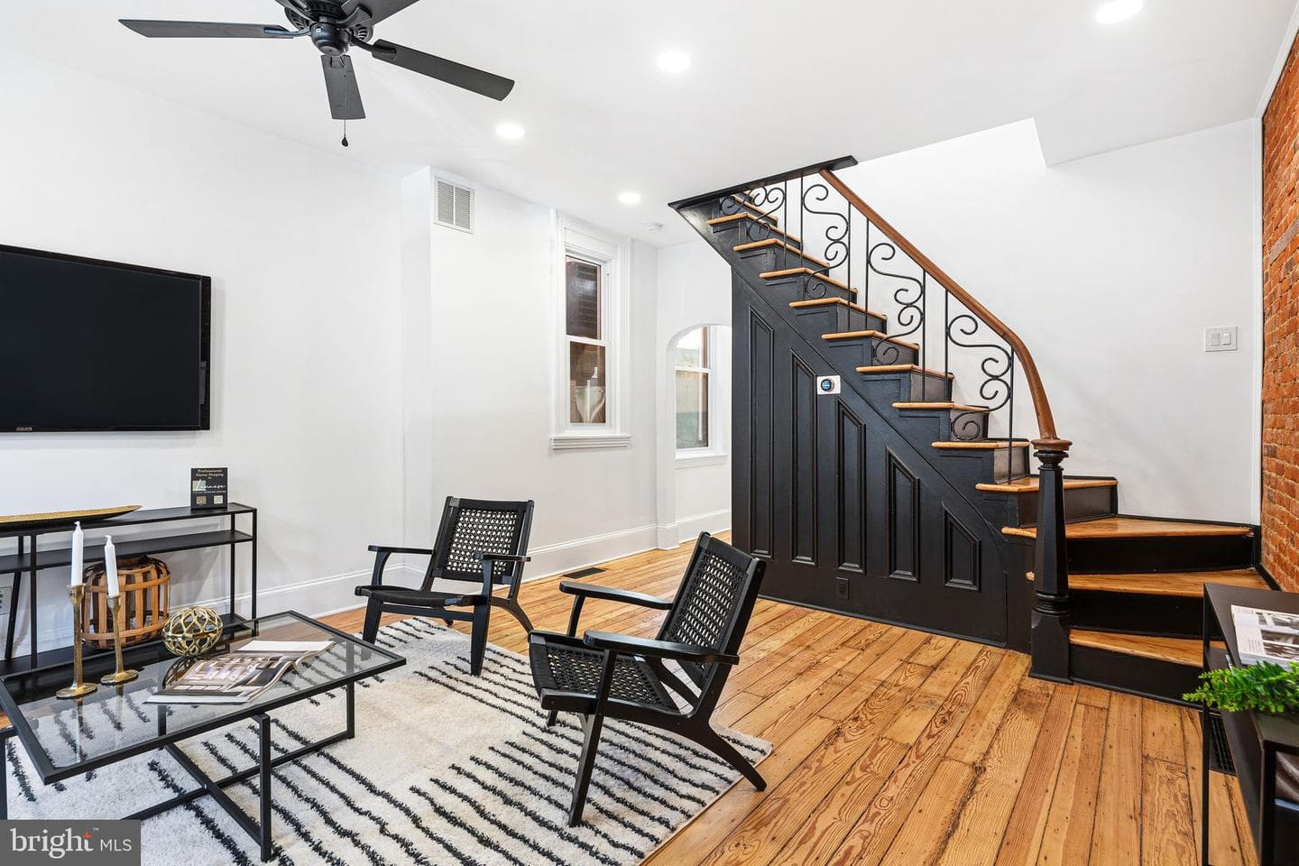 1626 E Eyre Street photo 2