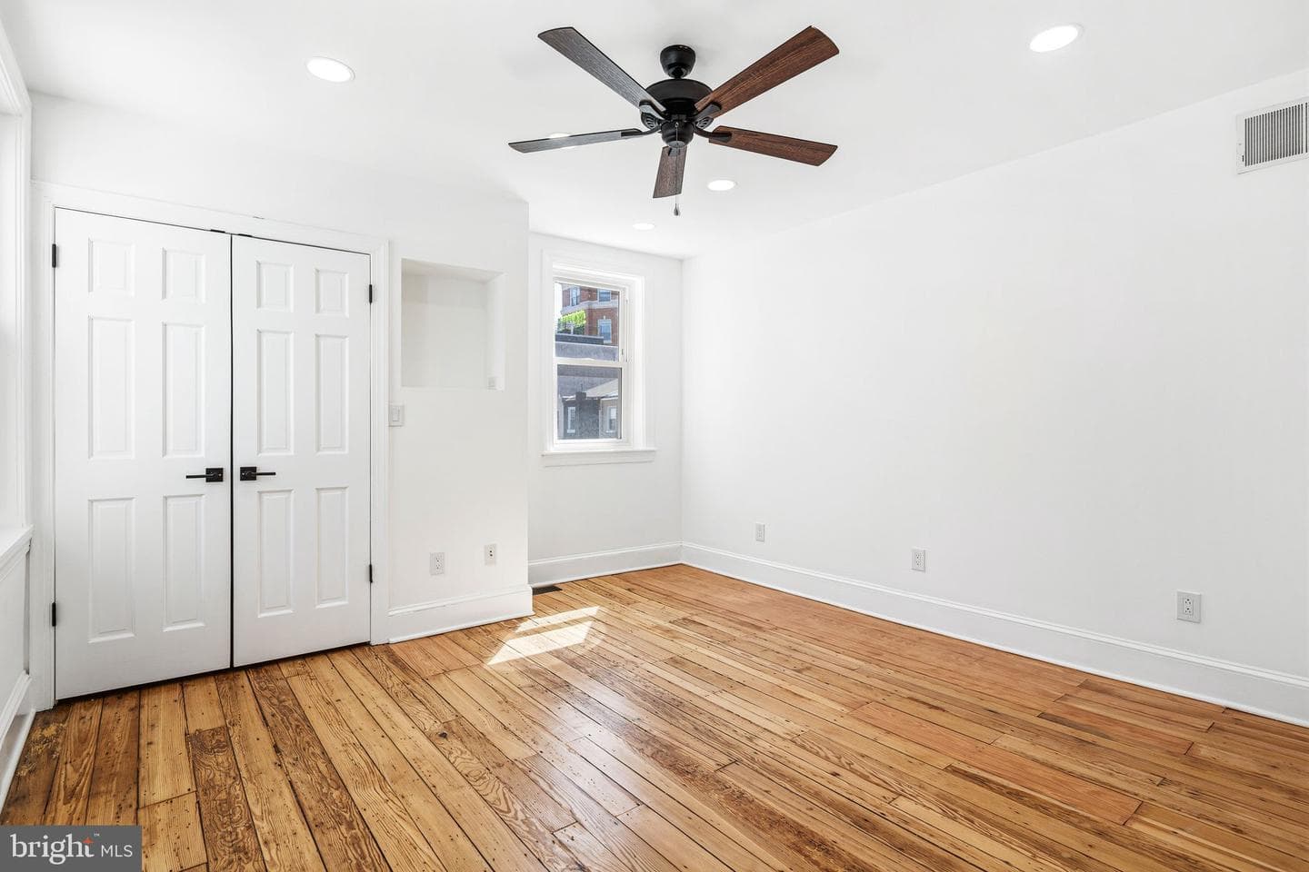 1626 E Eyre Street photo 22