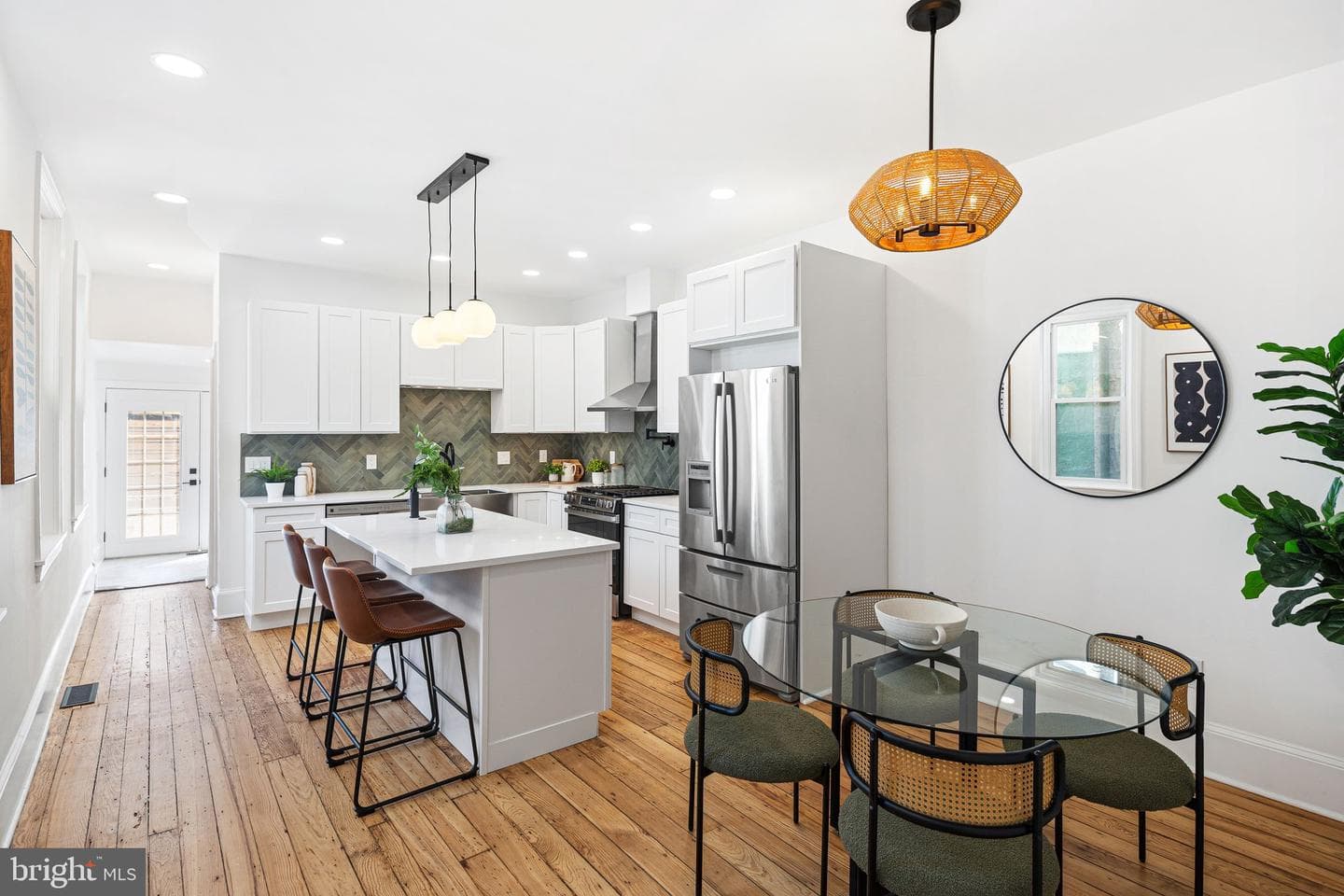 1626 E Eyre Street photo 4