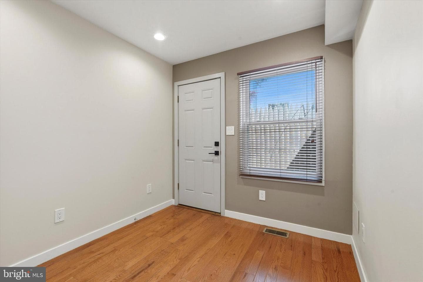 215 Earp Street photo 10