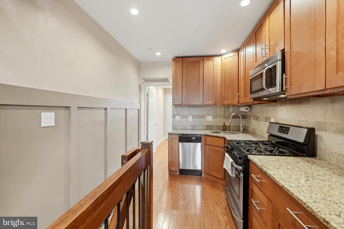 215 Earp Street photo 7
