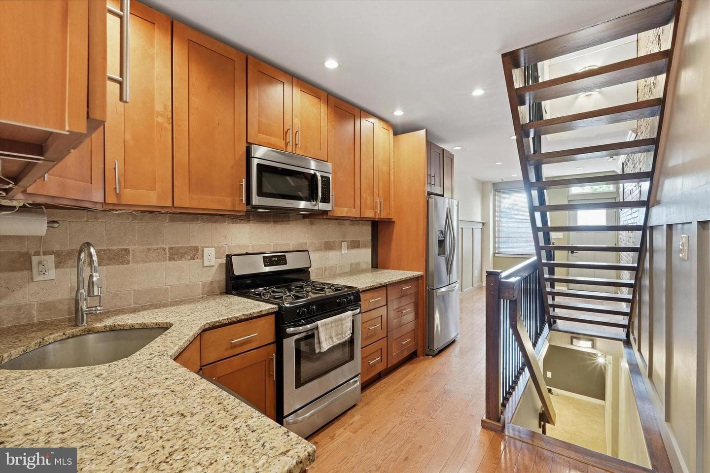 215 Earp Street photo 8