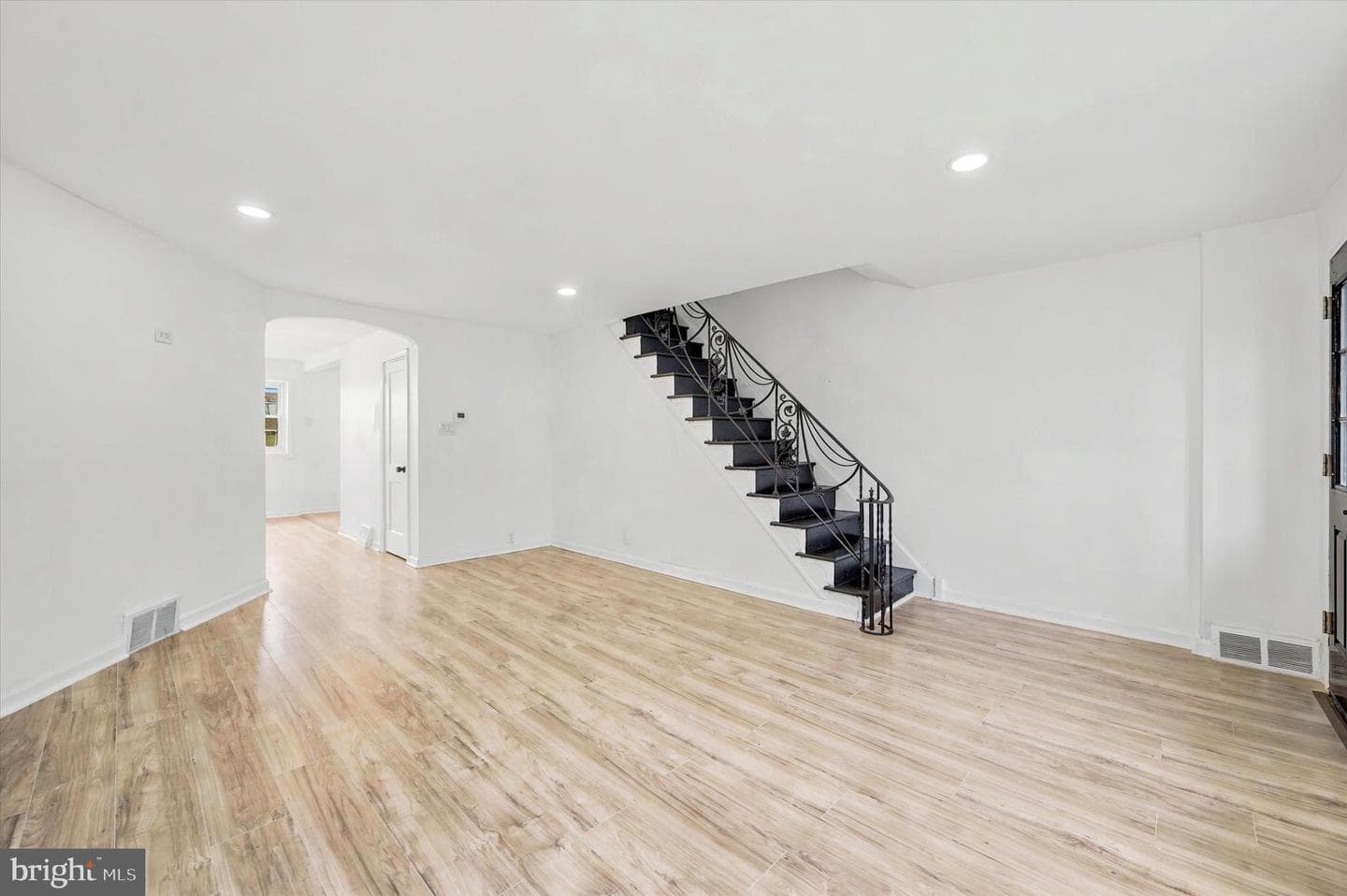 6451 Akron Street photo 4