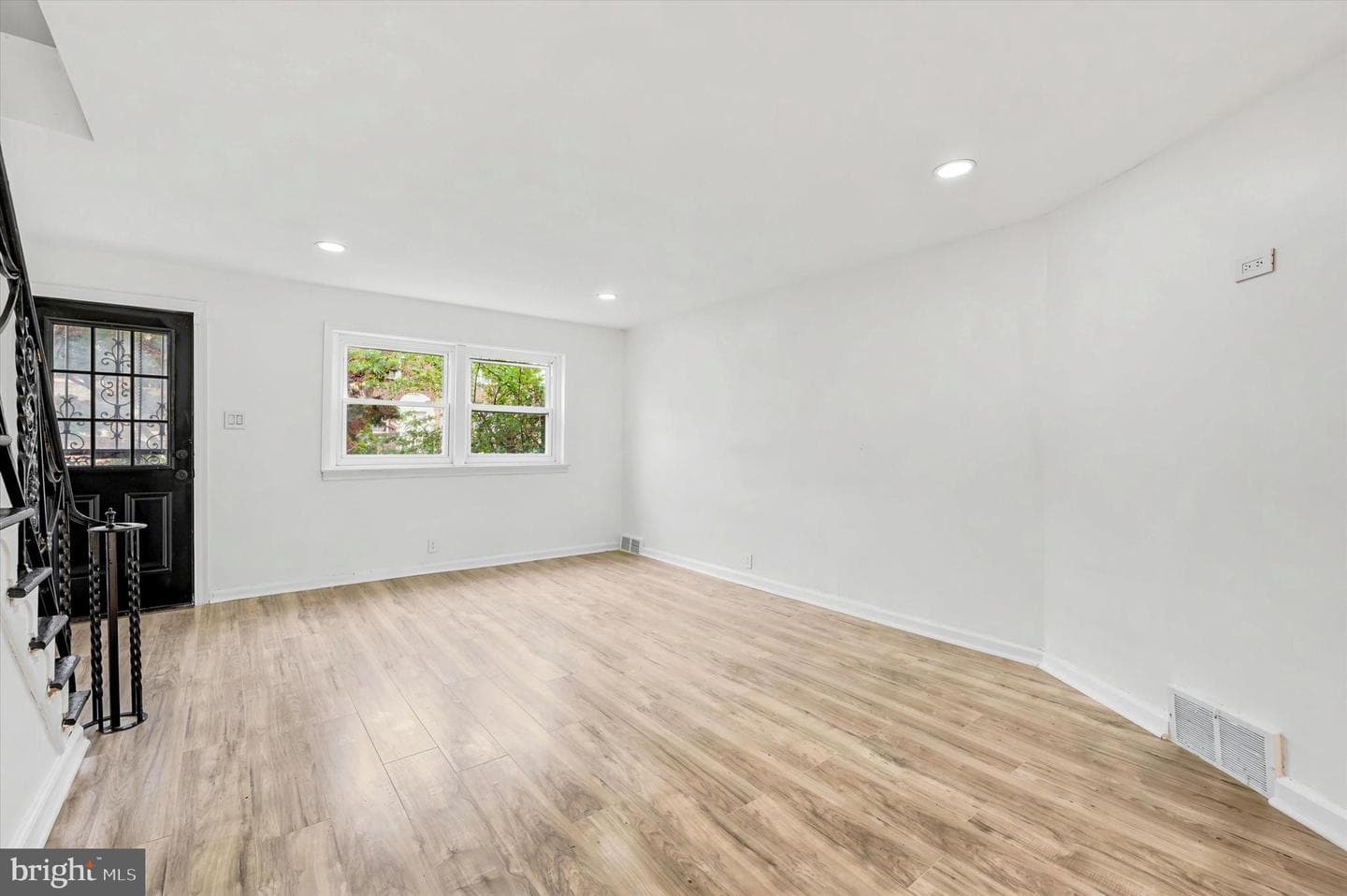 6451 Akron Street photo 5