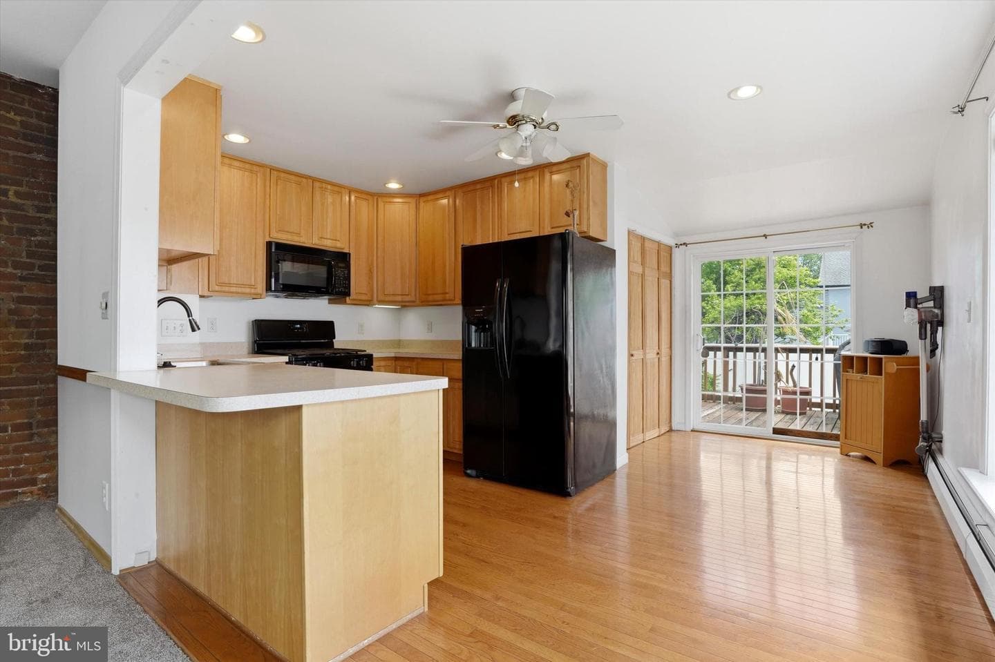 4621 Linden Avenue photo 2