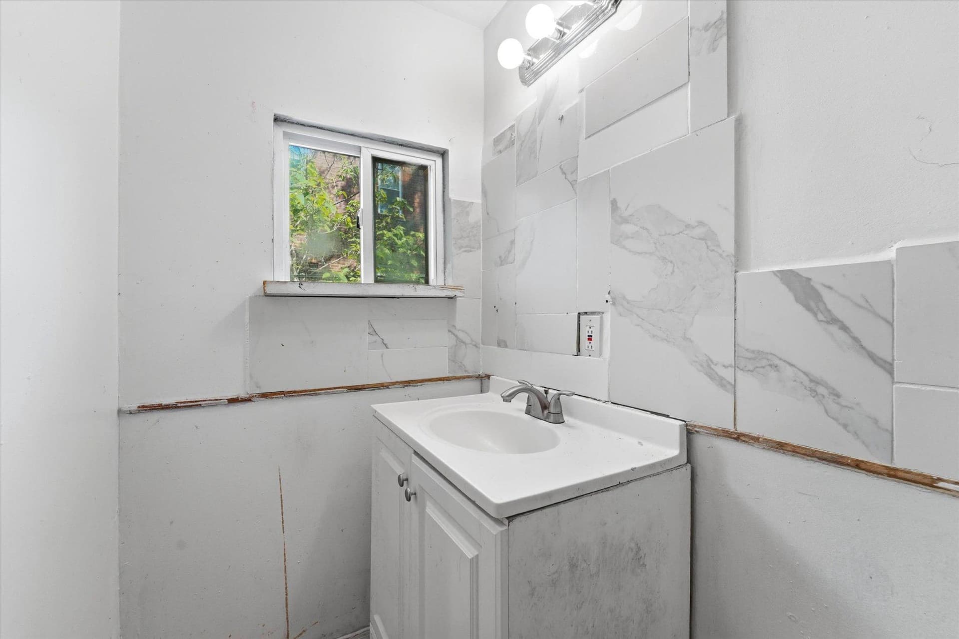 6311 Regent St photo 8
