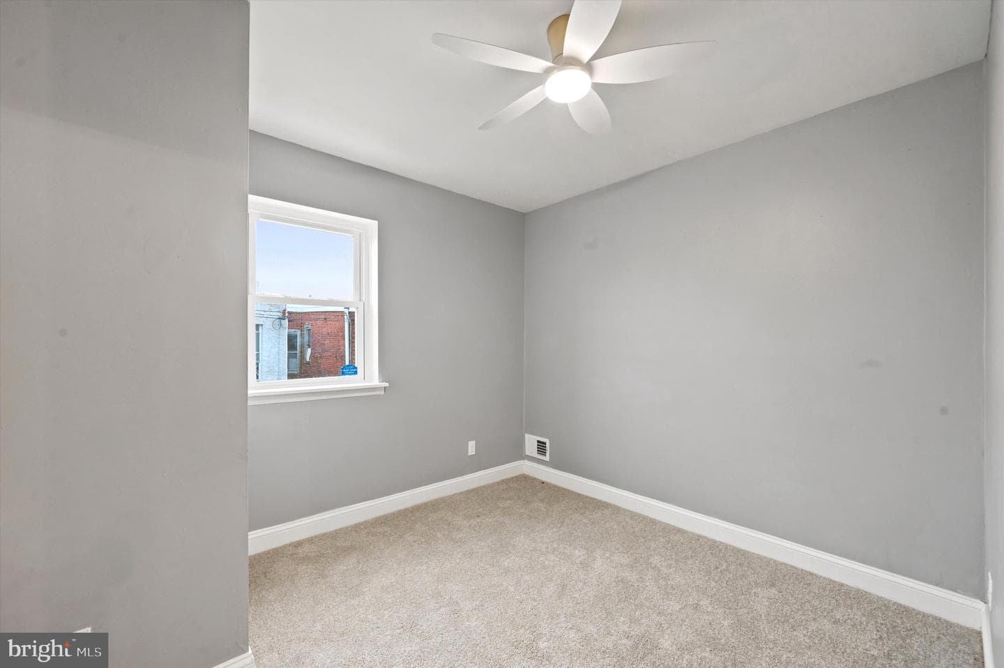 5430 Regent Street photo 11
