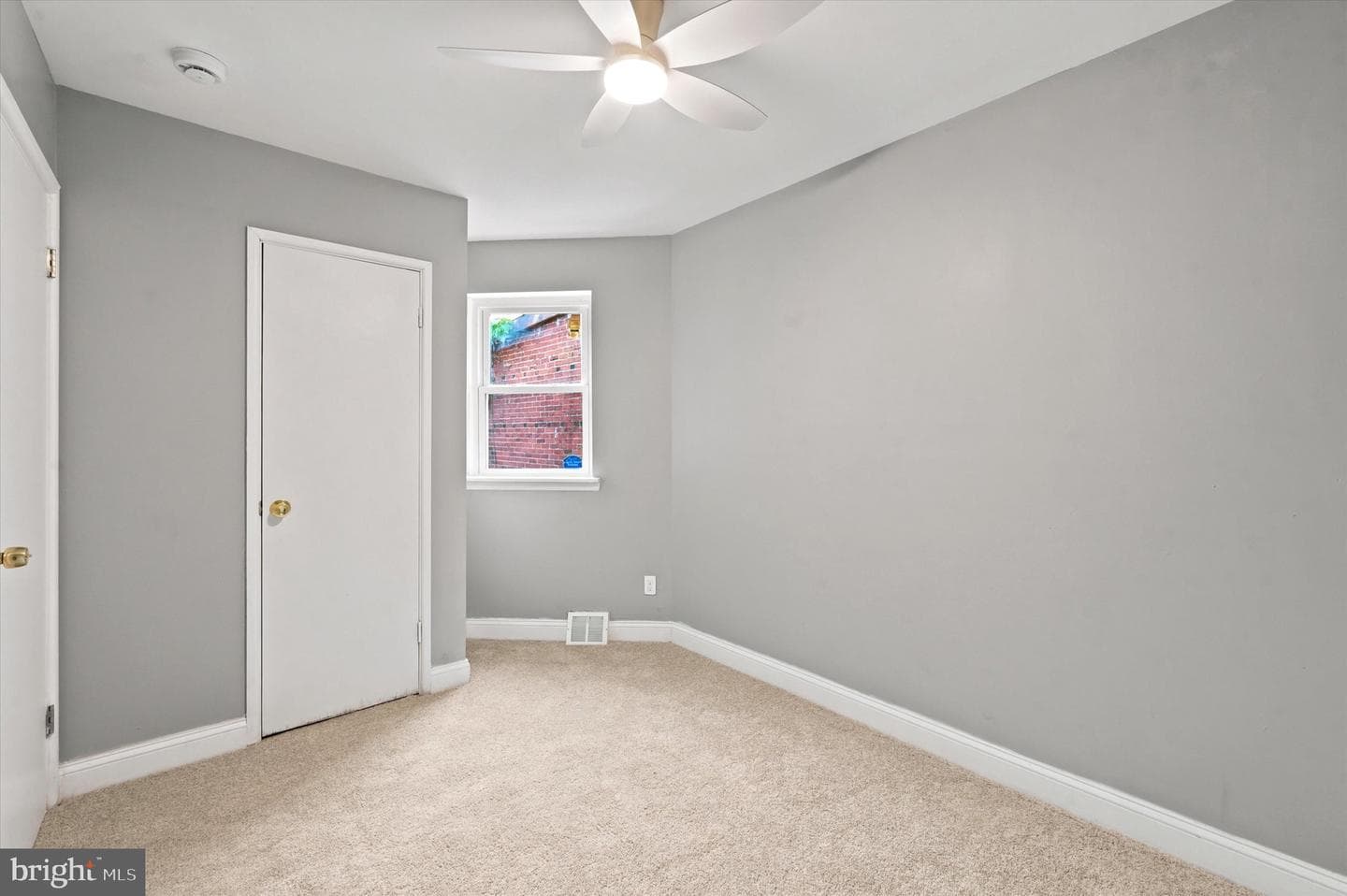 5430 Regent Street photo 13