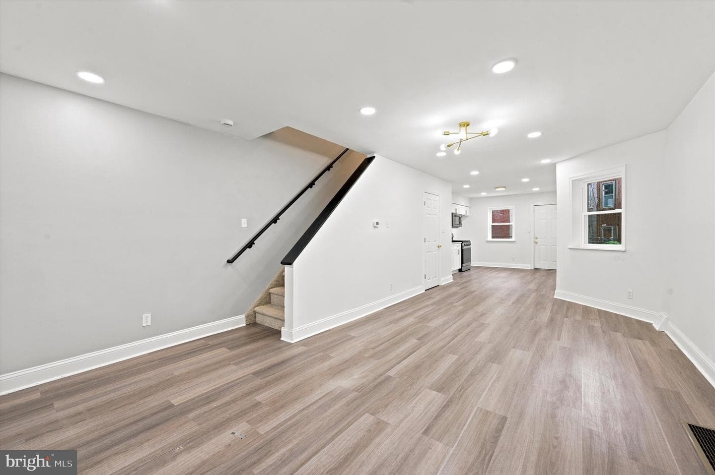 5430 Regent Street photo 2