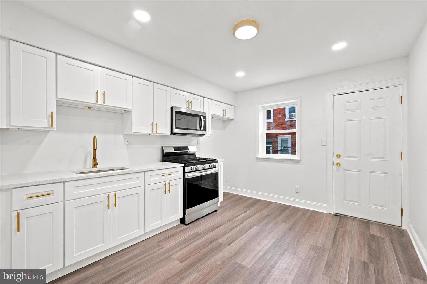 5430 Regent Street photo 4