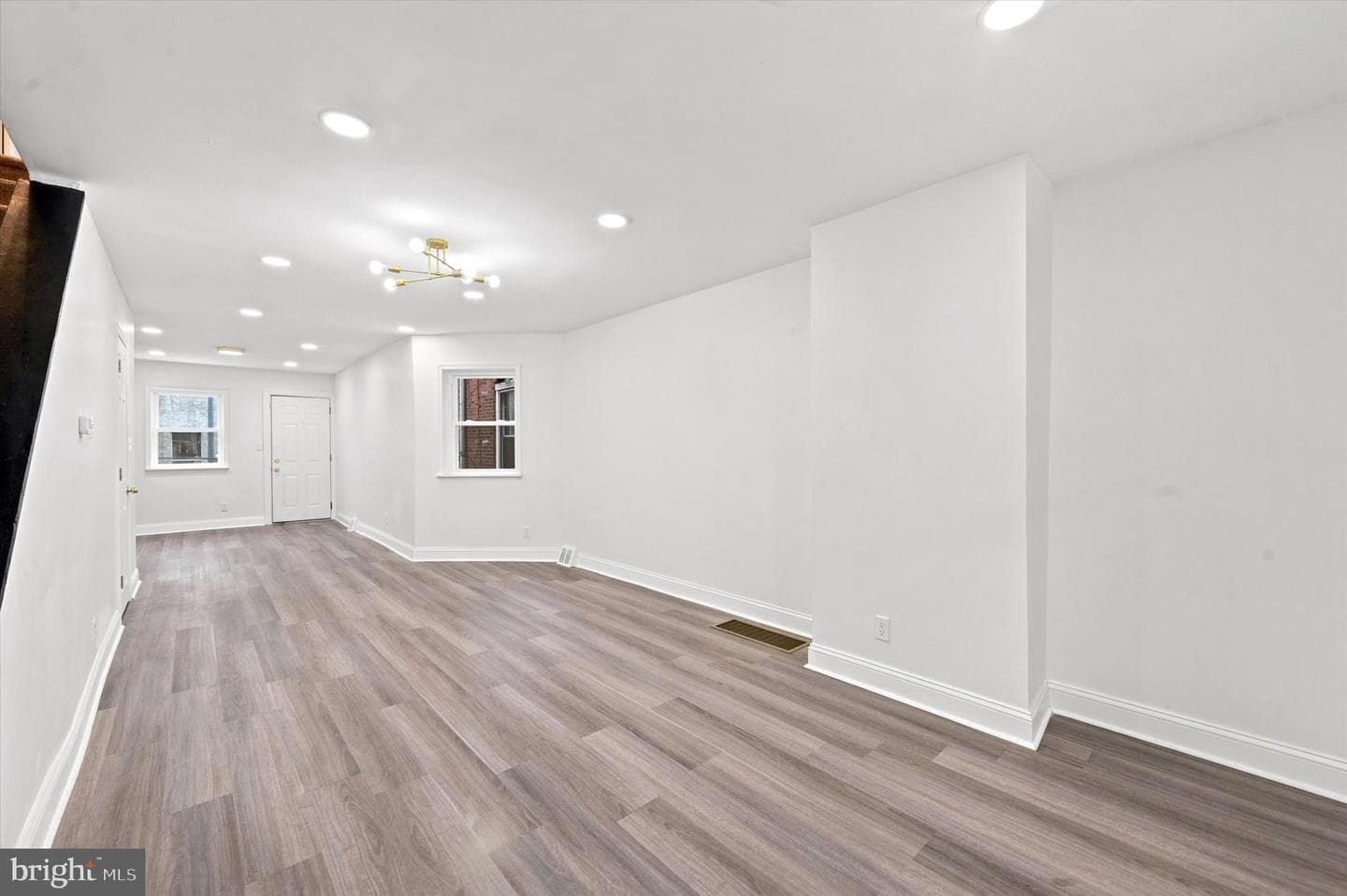5430 Regent Street photo 7