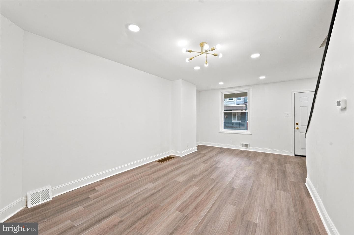 5430 Regent Street photo 9
