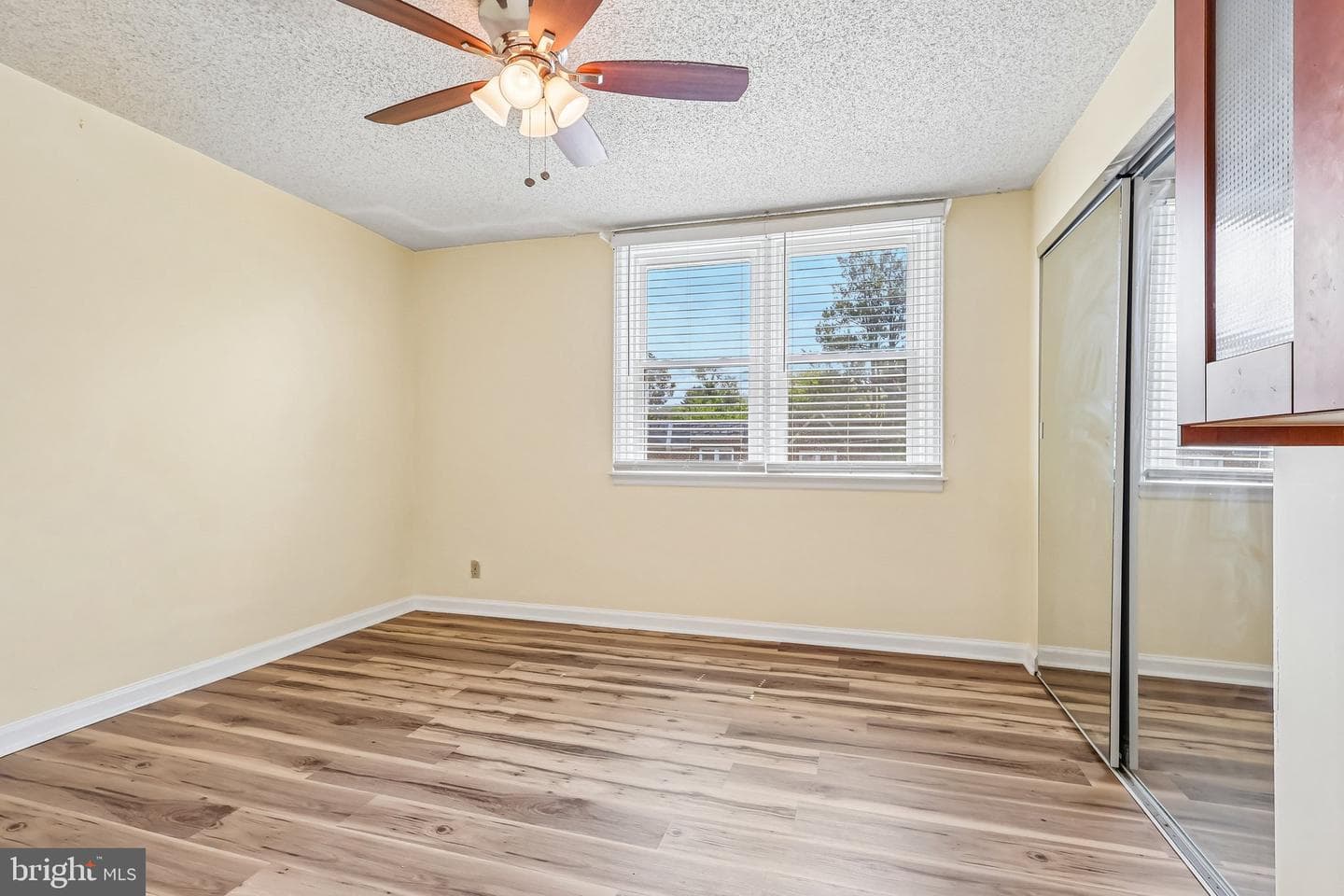 5836 Newtown Avenue photo 11