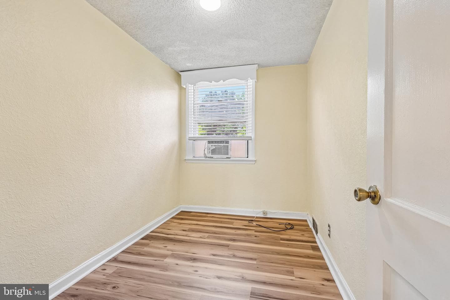 5836 Newtown Avenue photo 14