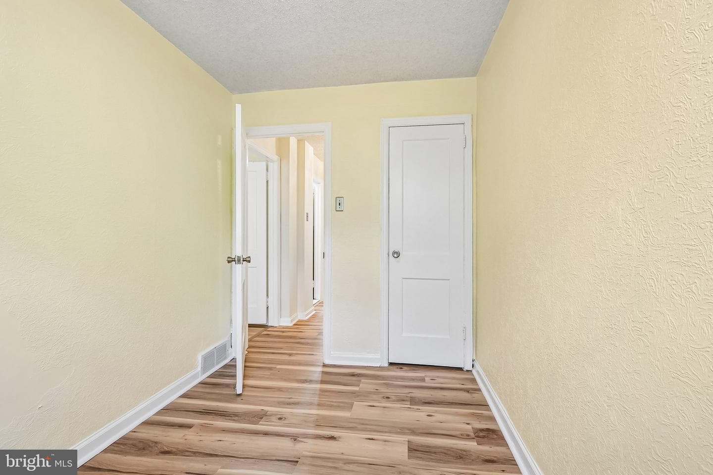 5836 Newtown Avenue photo 15