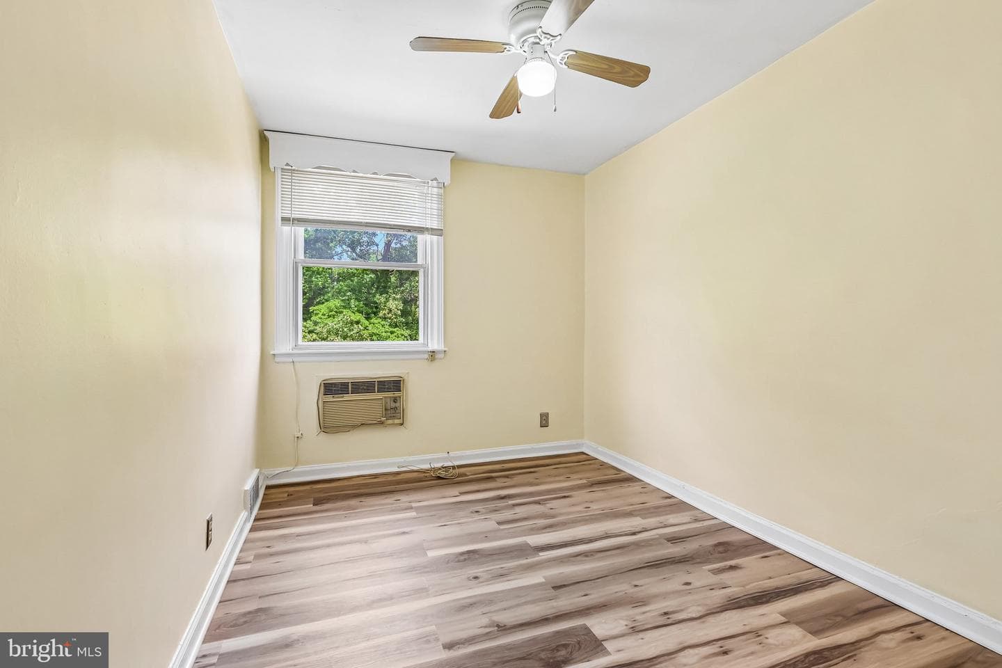 5836 Newtown Avenue photo 16