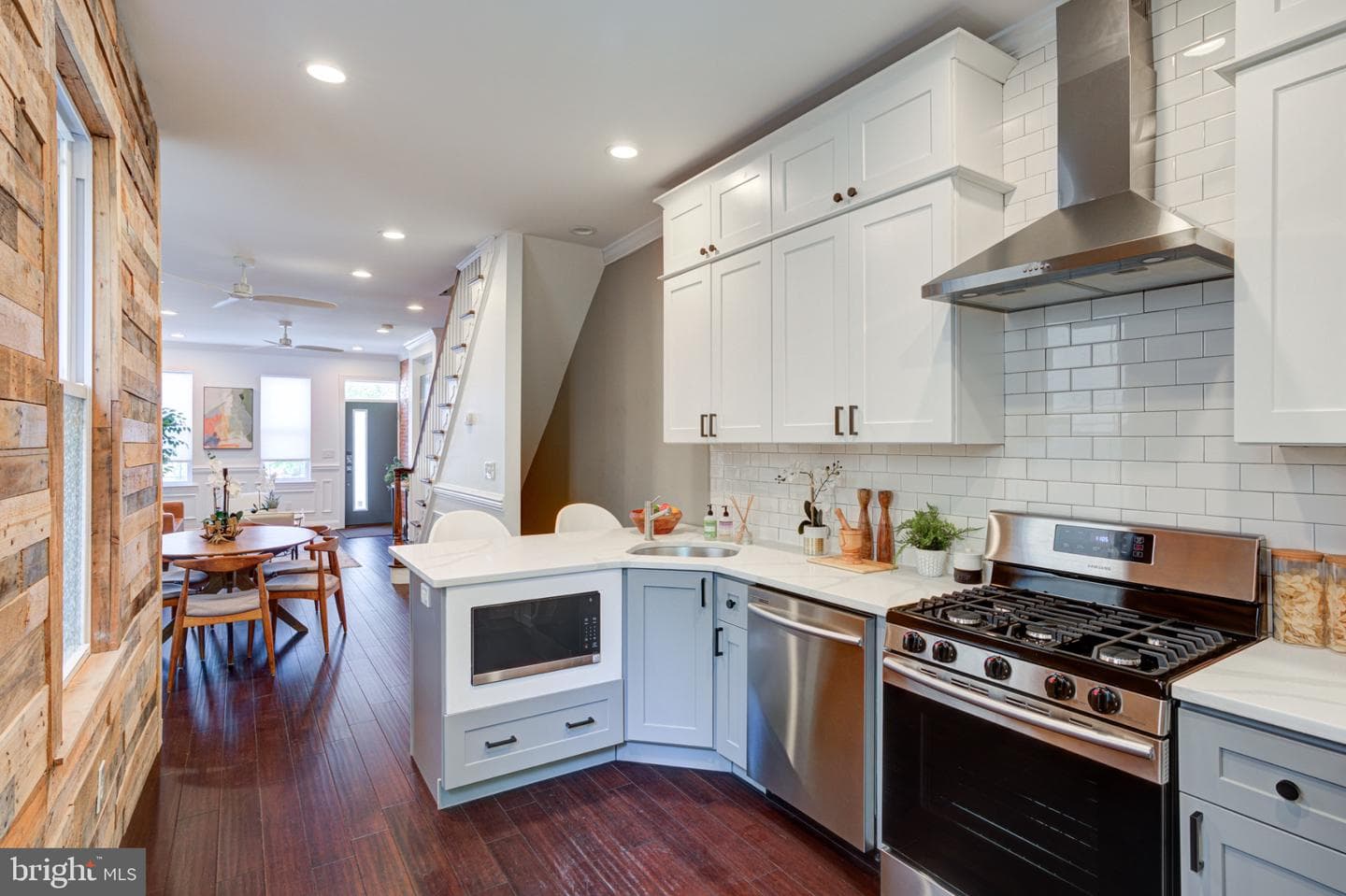2329 E Fletcher Street photo 12